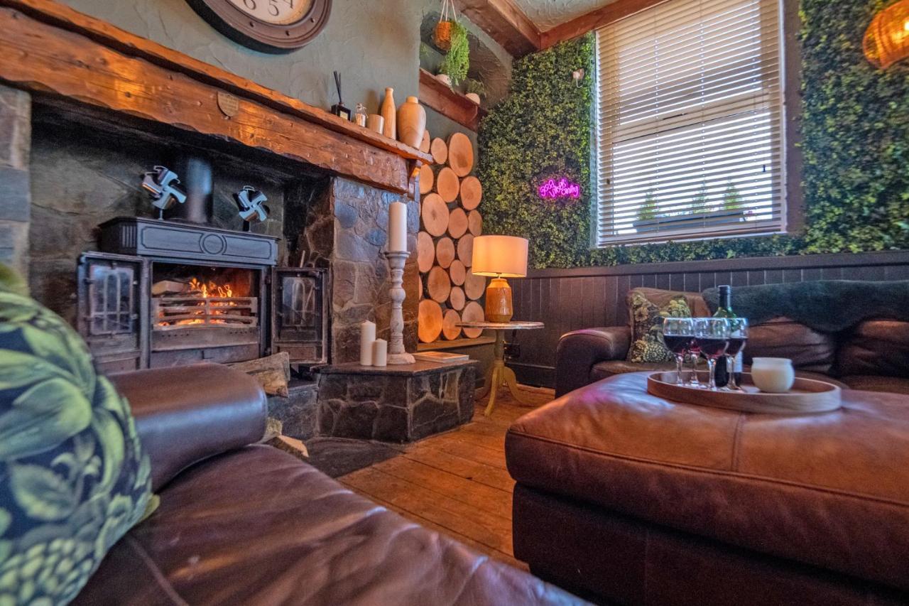 Entire Venue With Accommodation Sleeps Up To 19 - Waterfall Country Escape Wales Coelbren Kültér fotó